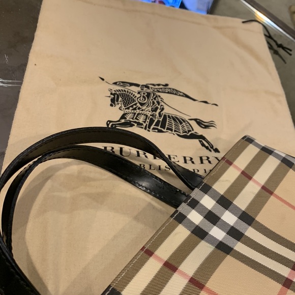 Burberry Novacheck Medium Tote - Picture 2 of 12